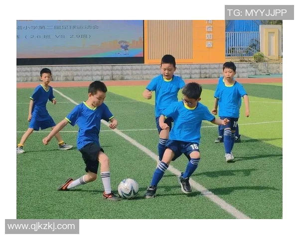 小学足球课射门技巧与训练方法探讨提升学生运动能力与团队合作精神